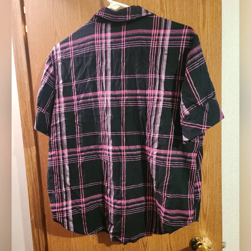 ๐ 3/$15 Victoria's Secret Medium Plaid Pajama Top - Picture 8 of 9